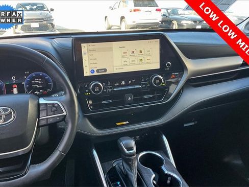 Used 2023 Toyota Highlander Limited image 5