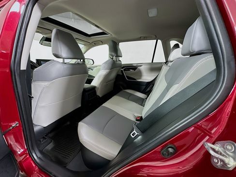 Used 2022 Toyota RAV4 XLE Premium AWD/4WD image 4