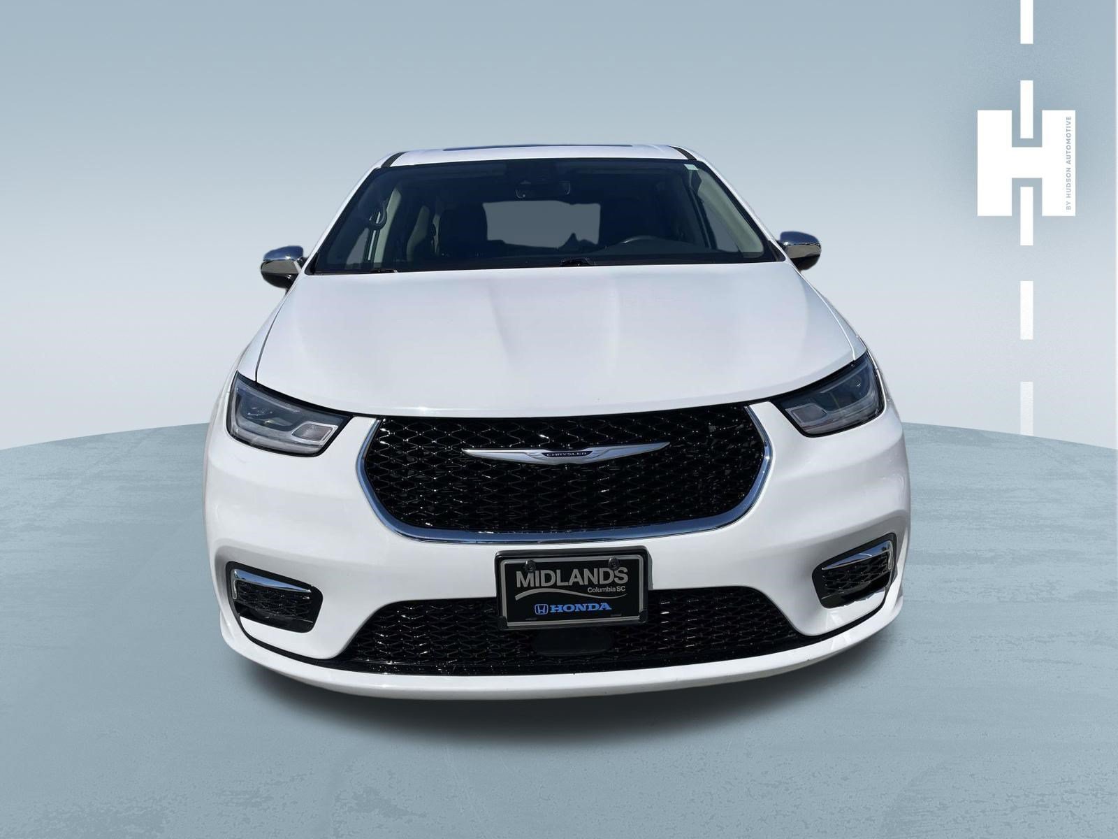 Used 2023 Chrysler Pacifica Limited FWD image 2