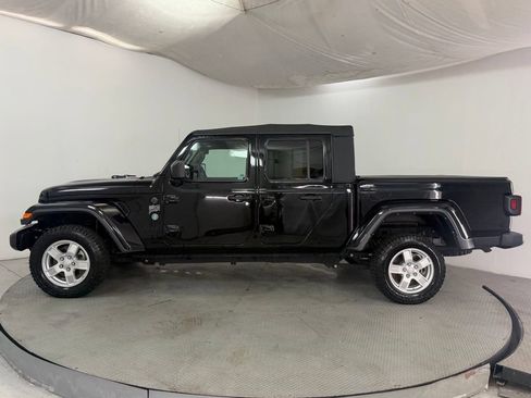 Used 2023 Jeep Gladiator Sport AWD/4WD image 4