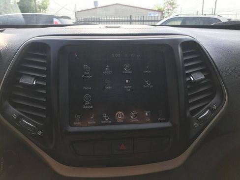 Used 2015 Jeep Cherokee Latitude FWD image 50
