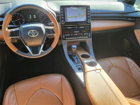 Used 2020 Toyota Avalon Limited image 14