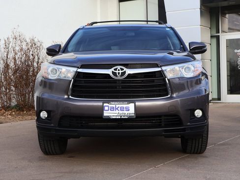 Used 2015 Toyota Highlander XLE image 3
