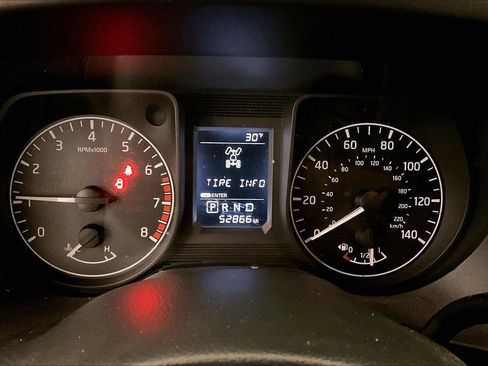 Used 2017 Nissan Titan S image 19