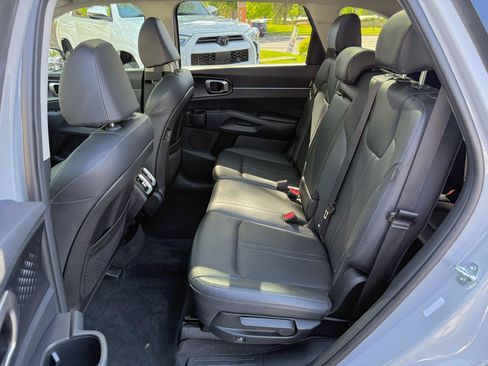 Used 2025 Kia Sorento S w/ Panoramic Sunroof Package AWD/4WD image 18