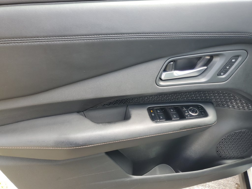 Used 2024 Nissan Ariya FWD image 17