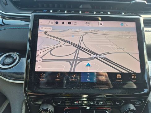 Used 2023 Jeep Grand Cherokee Trailhawk w/ Luxury Tech Group III image 23