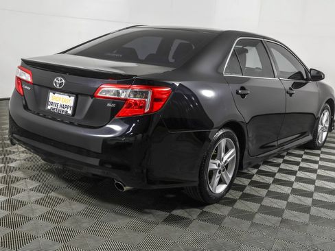 Used 2014 Toyota Camry SE FWD image 13