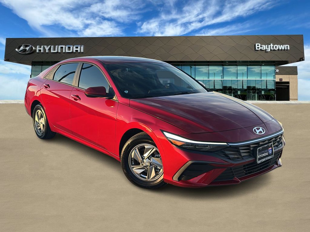 Used 2024 Hyundai Elantra SE FWD image 1