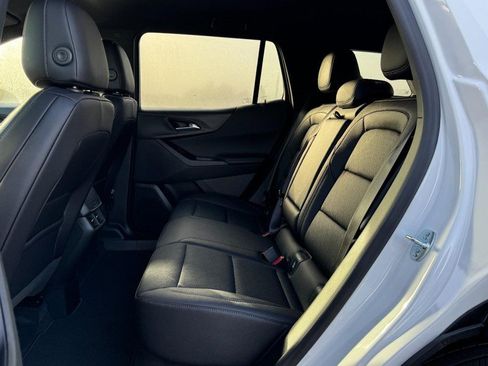New 2026 Chevrolet Equinox LT w/ Convenience Package II FWD image 32