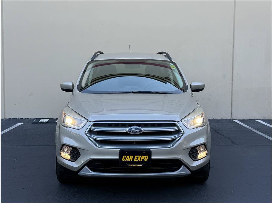 Used 2017 Ford Escape SE w/ Equipment Group 201A AWD/4WD image 3