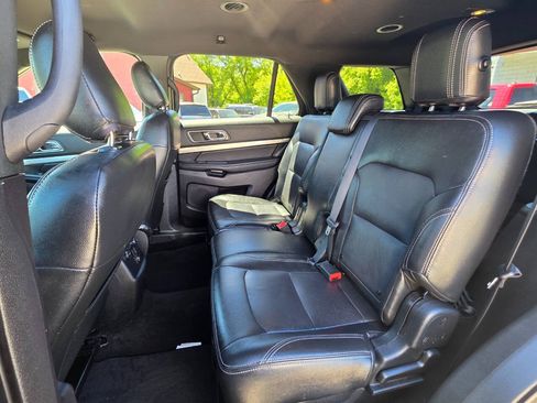 Used 2018 Ford Explorer XLT FWD image 17
