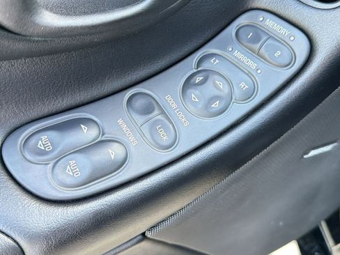 Used 2001 Chevrolet Corvette Coupe w/ Preferred Equipment Group2 image 21