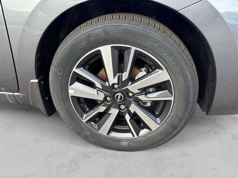 Used 2025 Nissan Versa SV w/ Trunk Package image 30