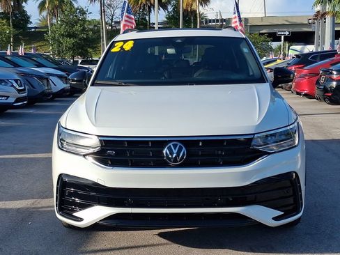 Used 2024 Volkswagen Tiguan SE R-Line FWD image 2
