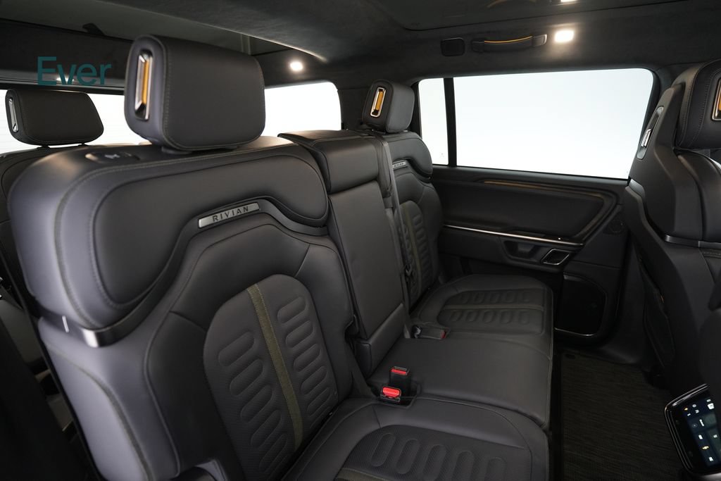Used 2024 Rivian R1S Adventure Dual AWD/4WD image 5
