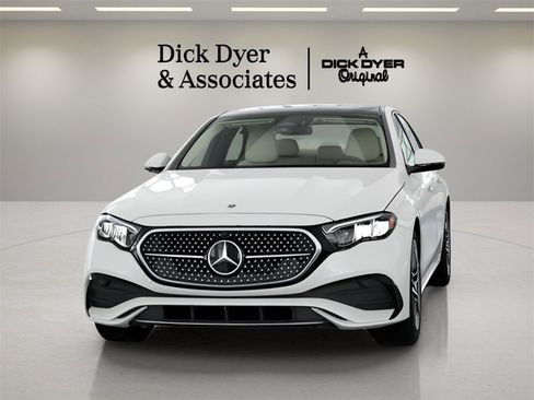 Used 2025 Mercedes-Benz E 350 Sedan image 30