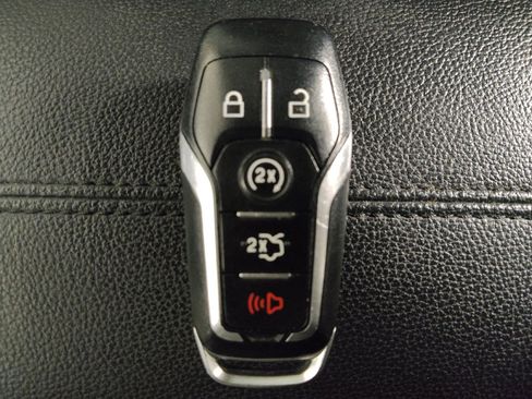 Used 2017 Ford Mustang Coupe image 32