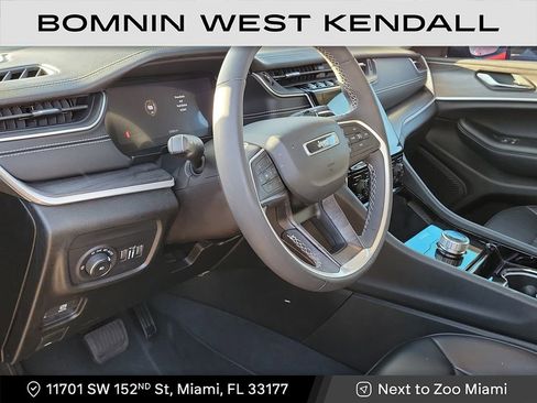 Used 2023 Jeep Grand Cherokee Limited image 7