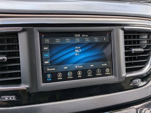 Used 2020 Chrysler Voyager Lxi image 22