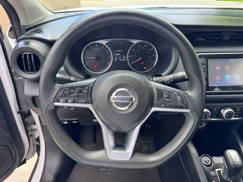Used 2021 Nissan Kicks S FWD image 9