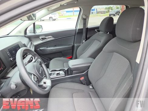 Used 2024 Kia Sportage LX AWD/4WD image 19