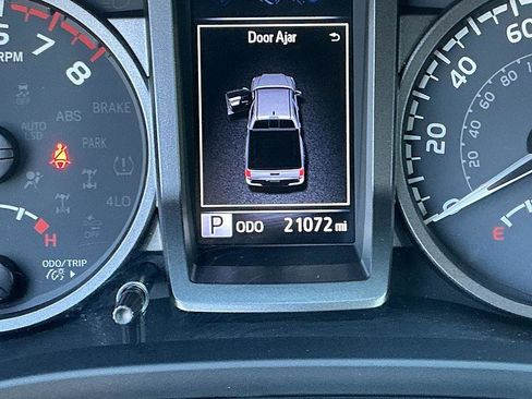 Used 2023 Toyota Tacoma TRD Off-Road image 15