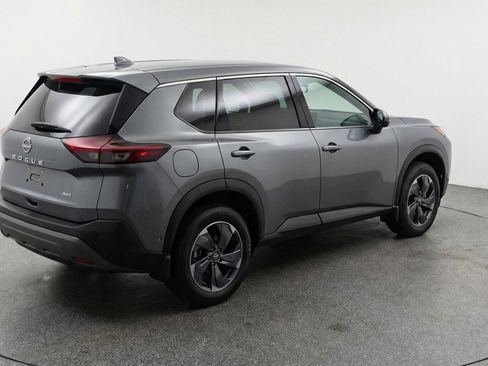 Used 2025 Nissan Rogue SV image 9