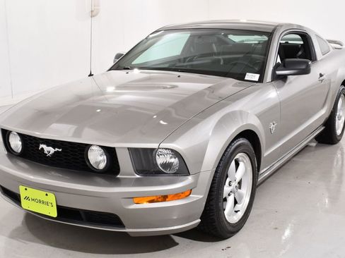 Used 2009 Ford Mustang GT Premium RWD image 2
