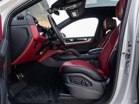 New 2026 Porsche Cayenne S image 25