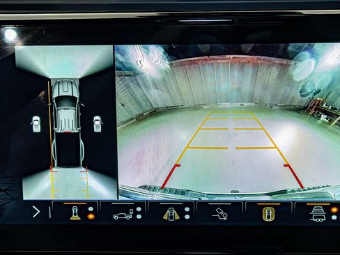 Used 2024 GMC Sierra 3500 Denali Ultimate AWD/4WD image 24