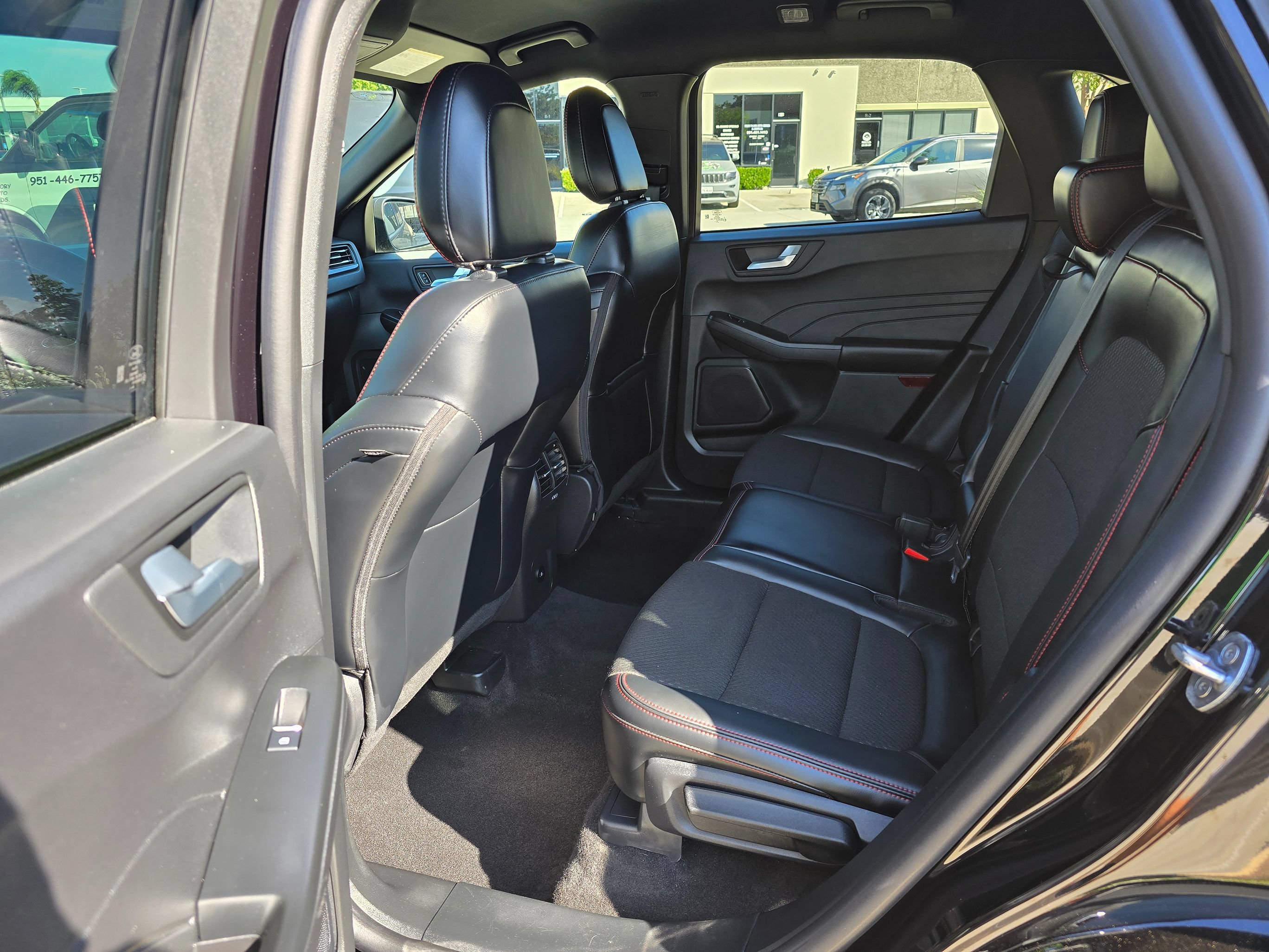 Used 2025 Ford Escape ST-Line FWD image 18