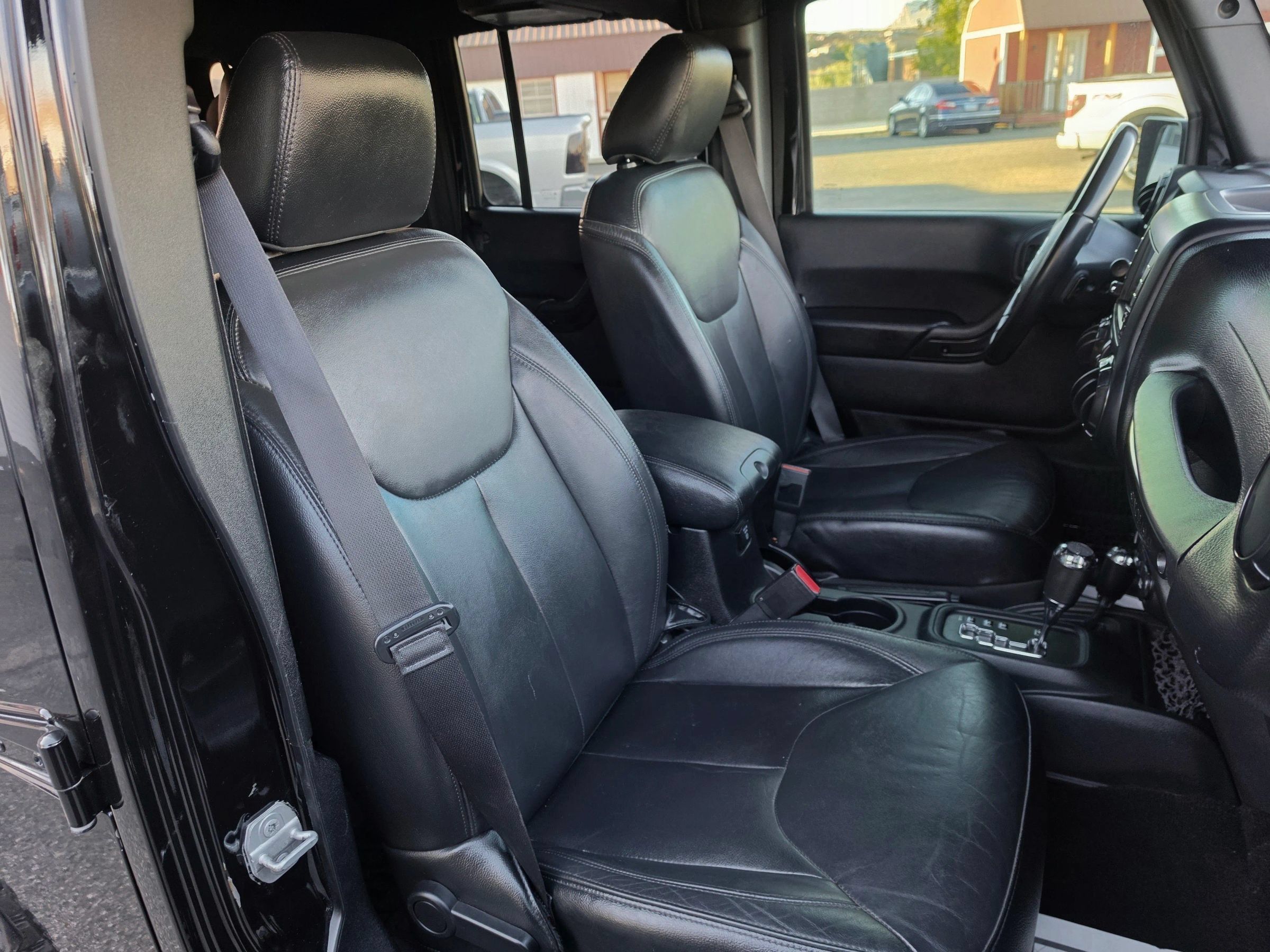 Used 2017 Jeep Wrangler Unlimited Sahara AWD/4WD image 30