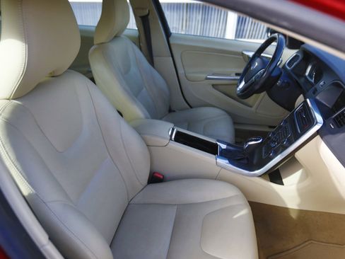 Used 2015 Volvo V60 T5 Premier Plus image 21