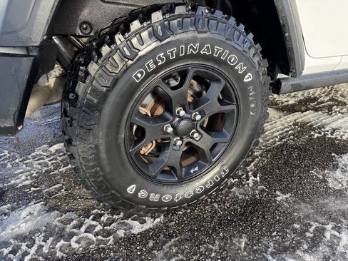 Used 2023 Jeep Wrangler Unlimited Willys image 6