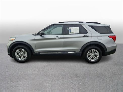 Used 2022 Ford Explorer XLT image 7