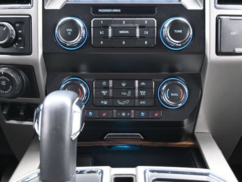 Used 2019 Ford F150 Lariat w/ Trailer Tow Package AWD/4WD image 39