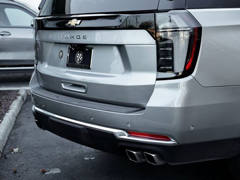 Used 2025 Chevrolet Tahoe High Country image 9