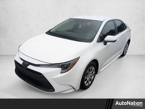 Used 2025 Toyota Corolla LE image 1
