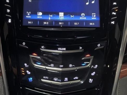 Used 2020 Cadillac Escalade Premium Luxury w/ Escalade Sport Edition AWD/4WD image 16