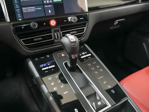 New 2026 Porsche Macan AWD/4WD image 33