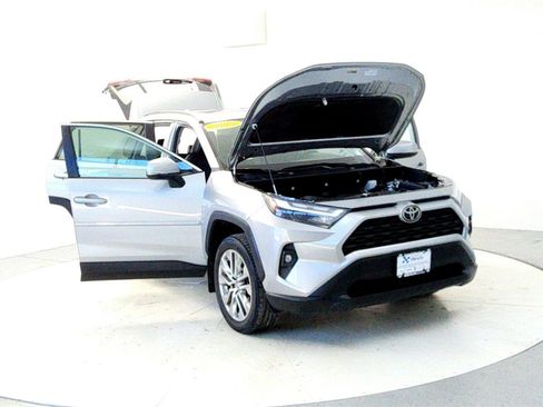 Certified 2022 Toyota RAV4 XLE Premium image 9