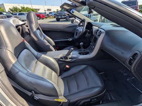 Used 2006 Chevrolet Corvette Convertible w/ Preferred Equipment Group image 12