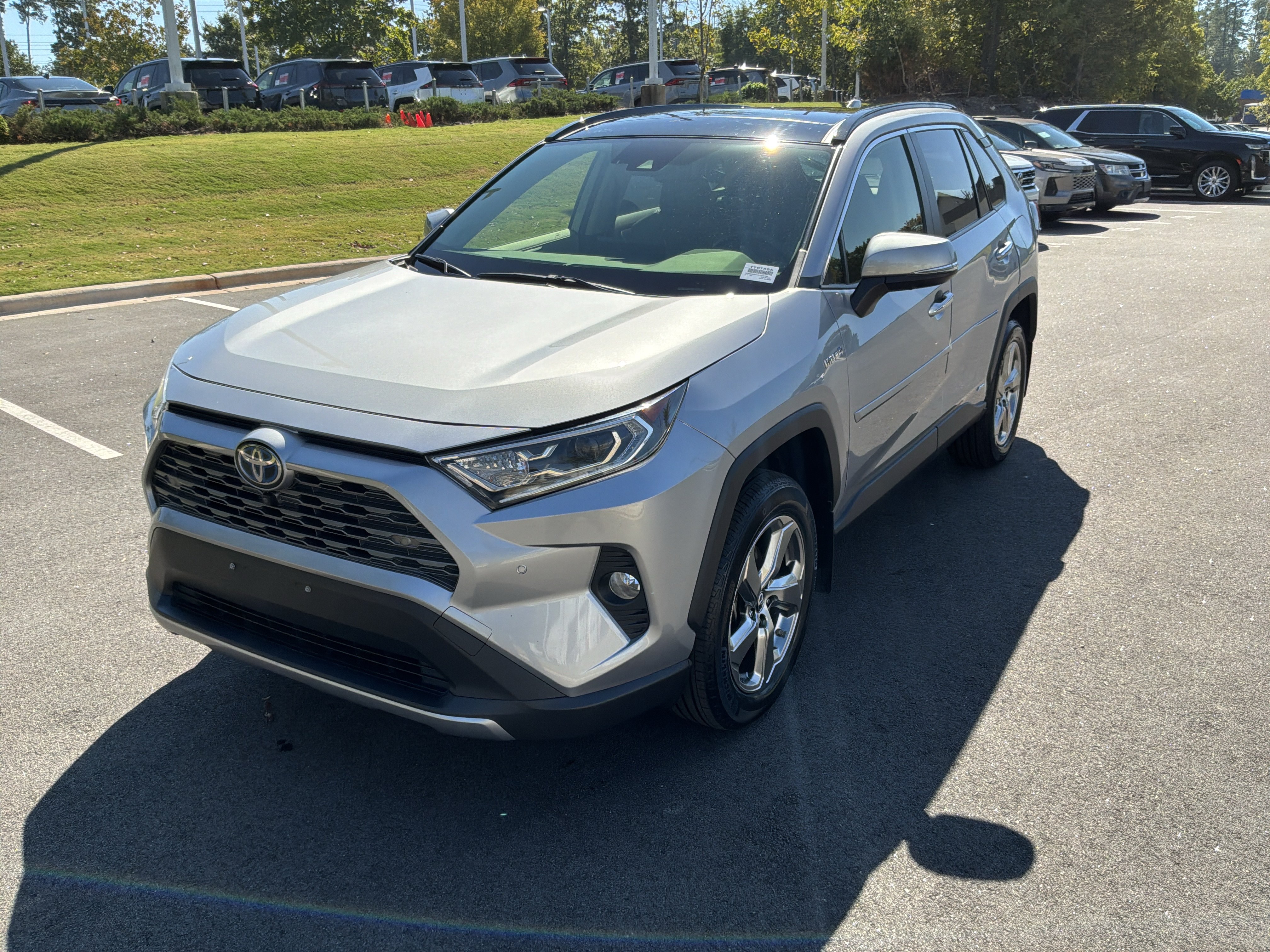 Used 2019 Toyota RAV4 Limited AWD/4WD image 5