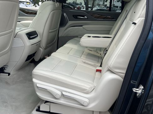 Used 2021 Cadillac Escalade ESV Premium Luxury Platinum AWD/4WD image 24