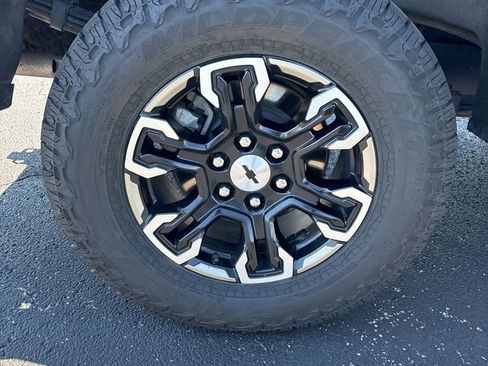 Used 2024 Chevrolet Silverado 1500 ZR2 w/ Technology Package image 11