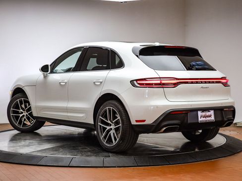 Certified 2025 Porsche Macan image 3