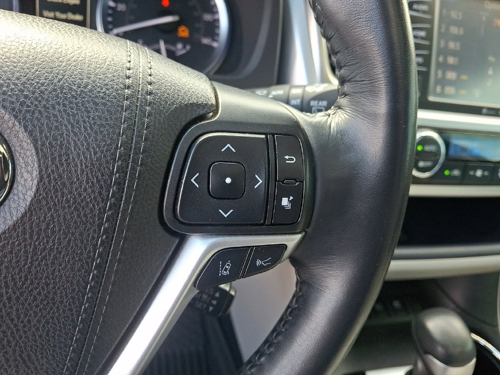 Used 2019 Toyota Highlander Limited Platinum AWD/4WD image 23