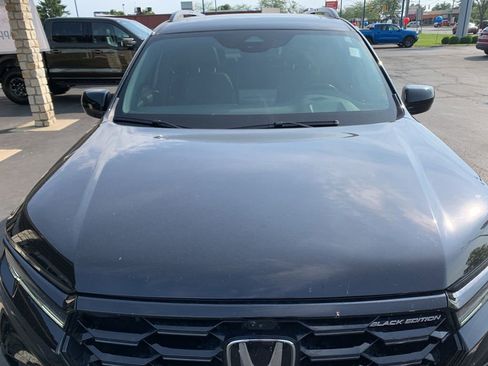 Used 2025 Honda Pilot Black Edition image 9