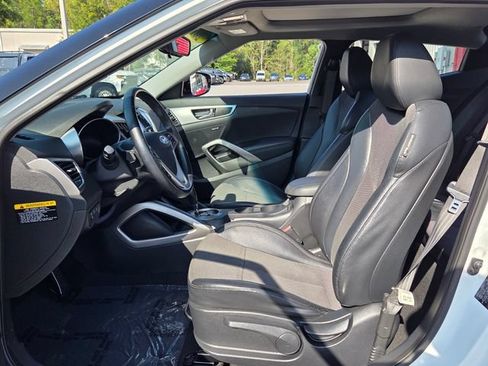 Used 2013 Hyundai Veloster w/ Tech Pkg FWD image 9